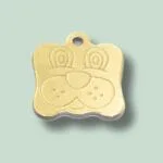 Guldtags med indgraveret hundedesign