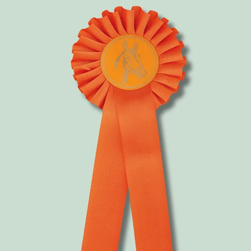 Orange rosette med hestehovedmotiv