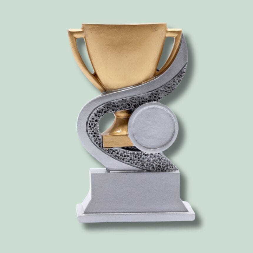 ST 50 - GULDPOKAL NEUTRAL Guld pokal med unikt design og detaljer