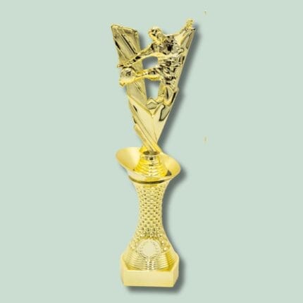 Guld fodboldtrofæ med spiller i aktion
