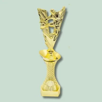 Guld fodboldtrofæ med spiller i aktion