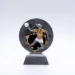 Håndboldpokal med spillerfigur design