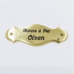 Messingskilt med gravering, Hanne og Per Olsen
