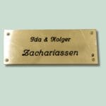 Messingskilt med navnene Ida og Holger Zachariassen.