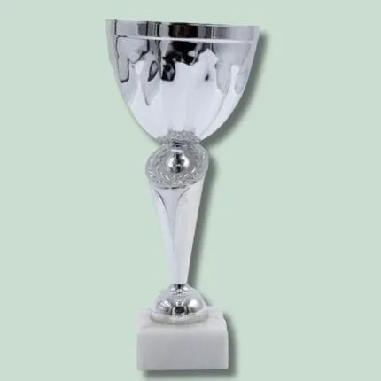 Sølv pokal på marmorsokkel
