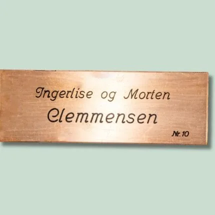 Navneskilt med tekst 'Clemmensen Nr. 10'.