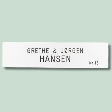 Personlig navneskilt med Grethe og Jørgen Hansen.
