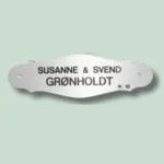 Navneskilt: Susanne og Svend Grønholdt, Nr. 80