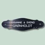 Dørskilt med navnene Susanne og Svend Grønholdt.
