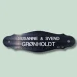 Dørskilt med navnene Susanne og Svend Grønholdt.