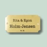 Messing navneskilt med Rita og Egon.