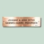 Navneskilt af kobber, Johanne og Jens Peter