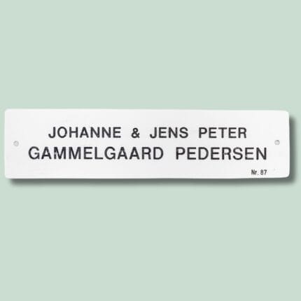 Navneskilt med Johanne og Jens Peter
