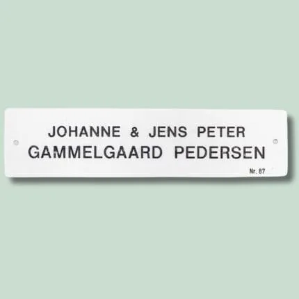 Navneskilt med Johanne og Jens Peter