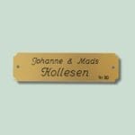 Messingskilt med navn Johanne, Mads Hollesen, Nr. 90.