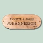 Messingskilt med navnene Annette og Søren Johannesson.