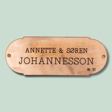 Messingskilt med navnene Annette og Søren Johannesson.