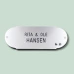 Navneskilt i metal med Rita & Ole Hansen