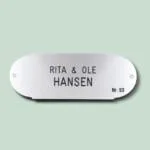 Navneskilt i metal med Rita & Ole Hansen