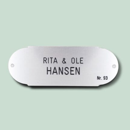 Navneskilt i metal med Rita & Ole Hansen