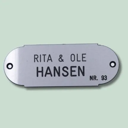 Navneskilt med teksten Rita og Ole Hansen