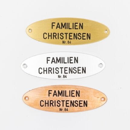Dørskilte i forskellige metaller: familie Christensen Nr. 84
