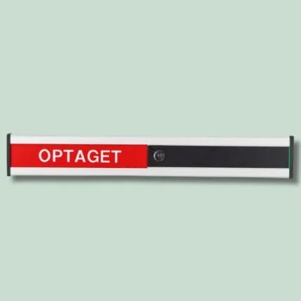 Skilt med teksten 'OPTAGET' i rød farve.