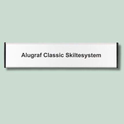 Alugraf Classic Skiltesystem på lys baggrund