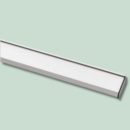 Hvid LED-lysarmatur mod lysegrøn baggrund