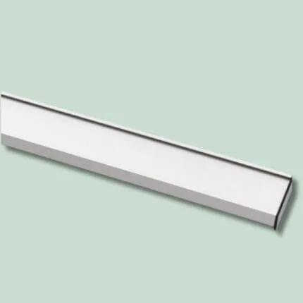 Hvid LED-lysarmatur mod lysegrøn baggrund