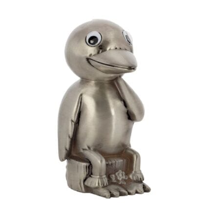 Metalfigur af fugl med store øjne