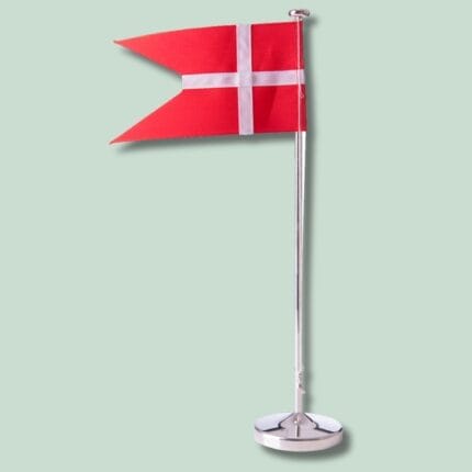 Dansk bordflag med rød og hvid kors.