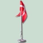 Lille bordflag Danmark på grøn baggrund