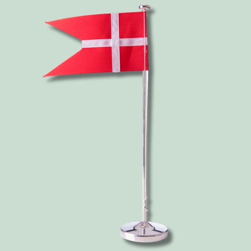 87000498011 - FORKROMET FLAG M BLANK FOD 38,50 CM - MED GRØN Dansk bordflag på stang med grøn baggrund.
