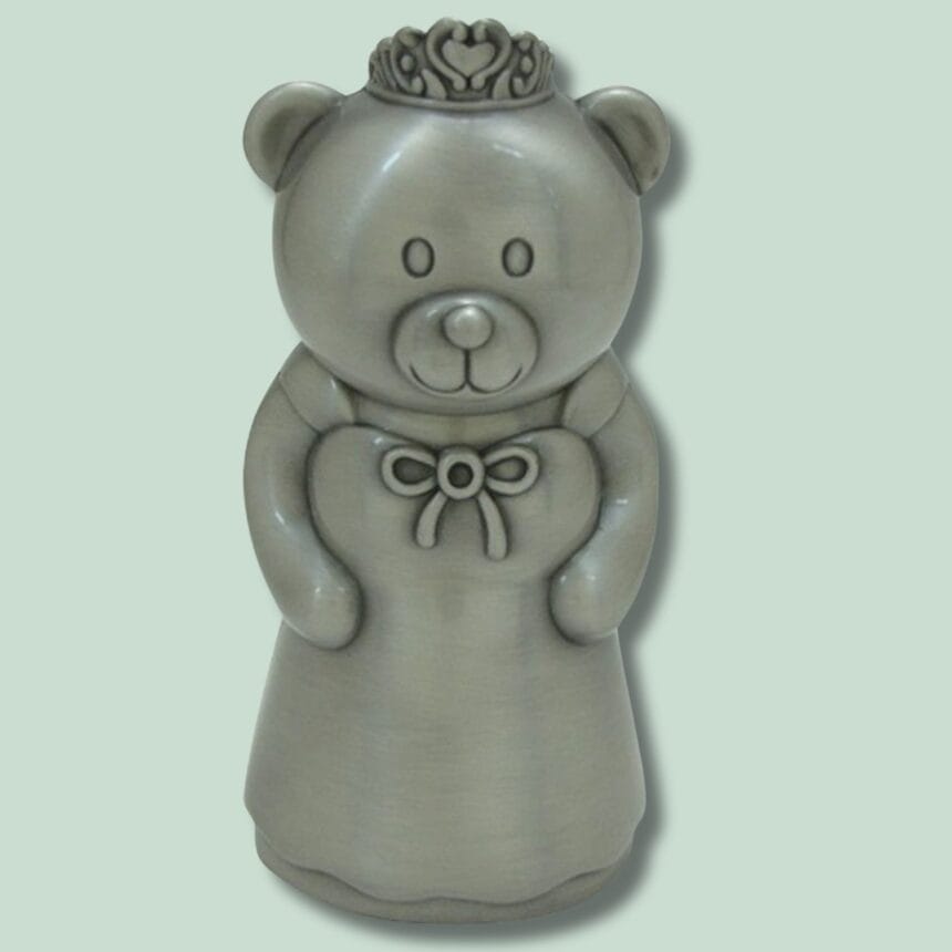 92015276280 - FORTINNET SPAREBØSSE PRINSESSE-BAMSE - MED GRØN Kronet bamse i kjole figur