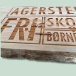 Træskilt med teksten Agersted Friskole Børnehave