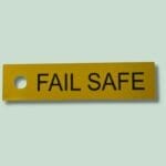 Gul tag med tekst 'FAIL SAFE'