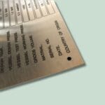 Metalplade med tekniske specifikationer og oprindelsesland