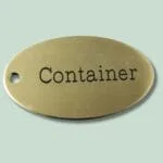 Messingskilt med teksten "Container" og hul til ophæng