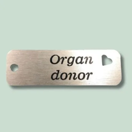 Metalplade med indgraveringen "Organ donor