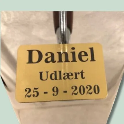 Navneskilt med teksten Daniel, Udlært 25-9-2020