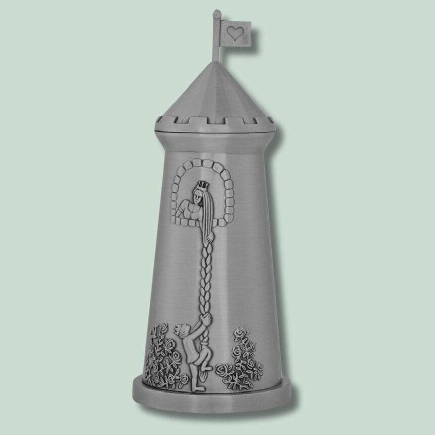 92015276293 - FORTINNET SPAREBØSSE RAPUNZEL - MED GRØN Metalvase med Rapunzel-motiv og dekoreret tårn.