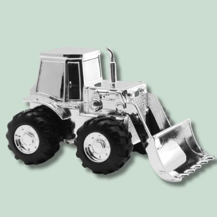 Sølvfarvet legetøjs-traktor med store dæk og skovl.