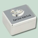 Sølvæske til første hårlok med gyngehestmotiv