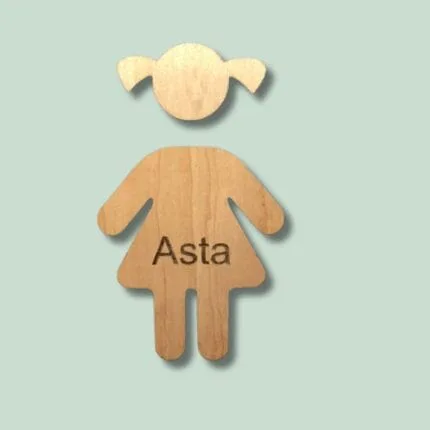 Træfigur af pige med navnet Asta