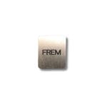 Knap med teksten 'Frem' på metaloverflade.
