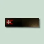 Sort flag med rødt dansk kors-symbol