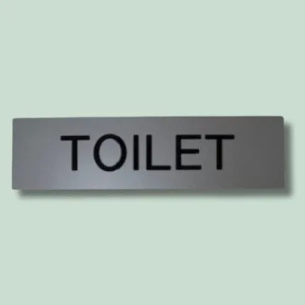 Toiletskilt med teksten 'TOILET'