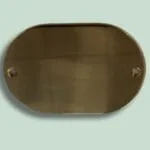 Oval brun metalplade med huller til montering.