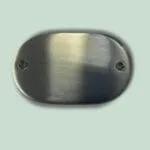 Oval metalplade med to skruehuller